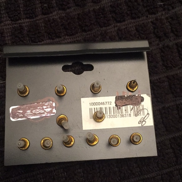 🧜🏻‍♀️NWT Earrings. - Picture 2 of 2